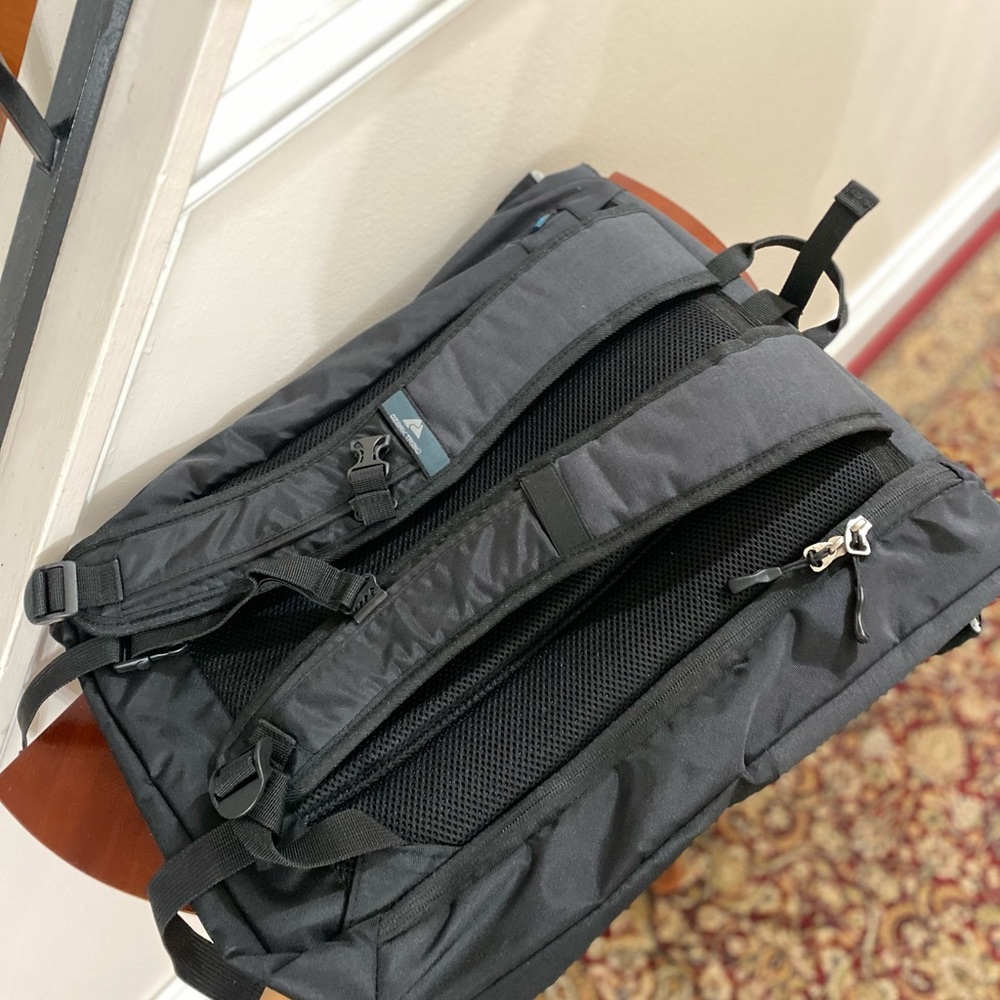 Ozark Trail Bell Mountain  Roll Top Daypack in black - Picture 6 of 12